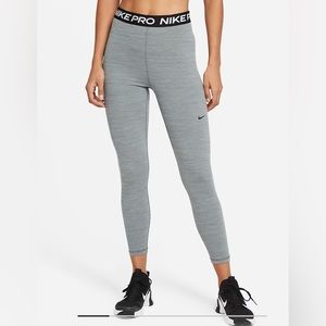New with tags. Nike Pro 365Women's High-Waisted 7/8 fabric